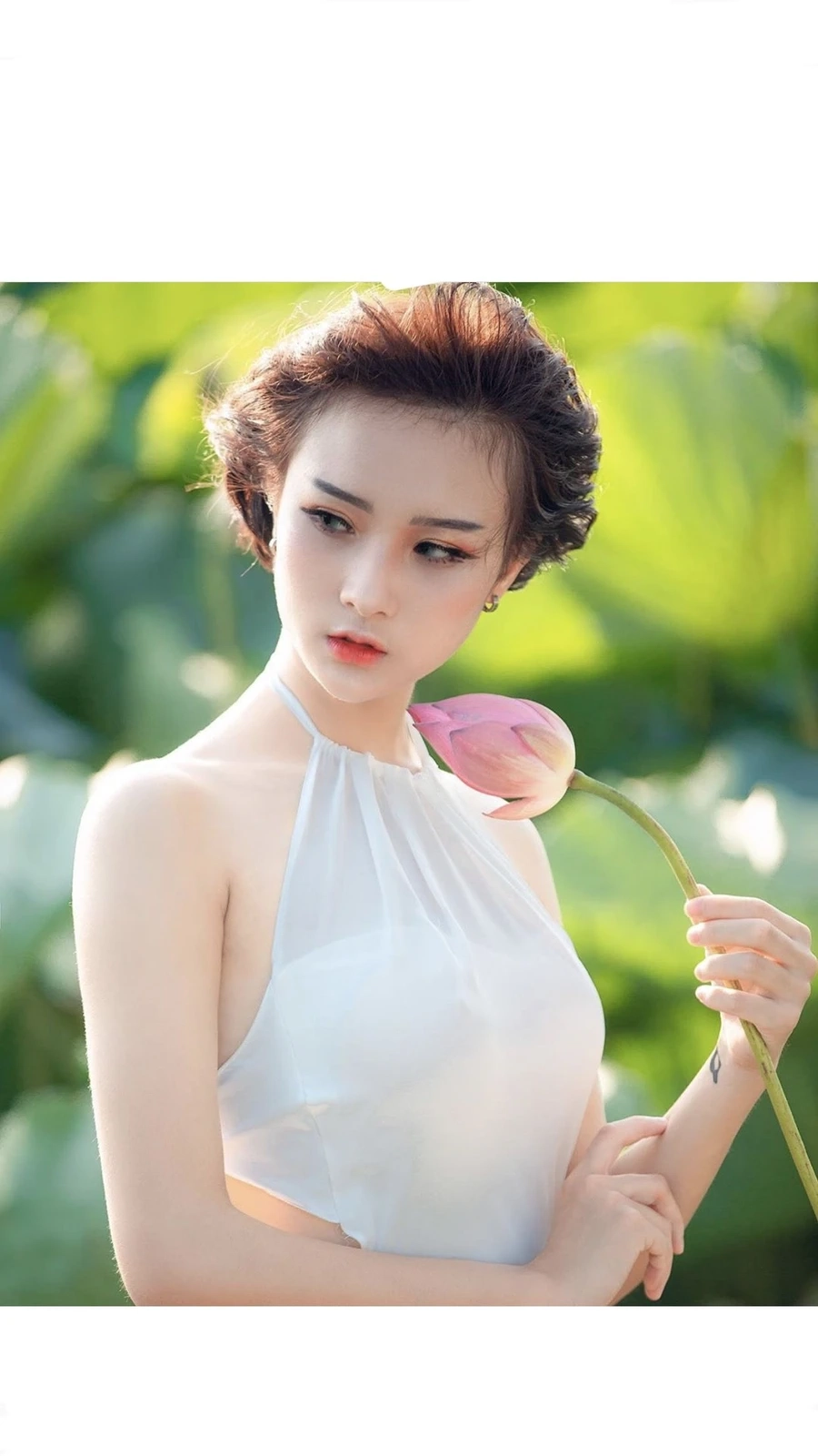 avatar-anh-gai-xinh-k505-1 Chọn ảnh gái xinh tóc ngang vai 2k4 che mặt cho profile ấn tượng